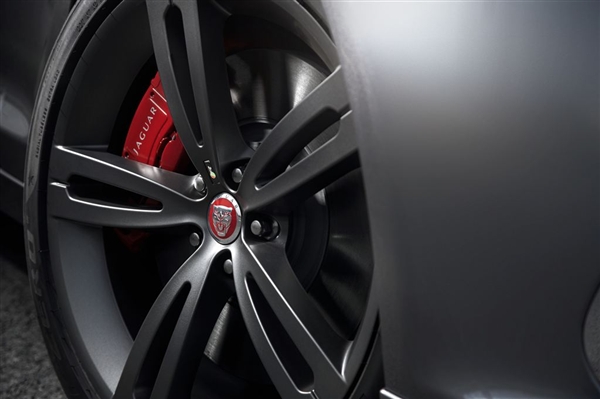 jag_xjr_image_23_260313_lowres-600-001