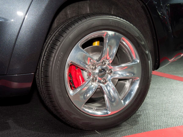 2014-jeep-grand-cherokee-srt-(1)-600-001