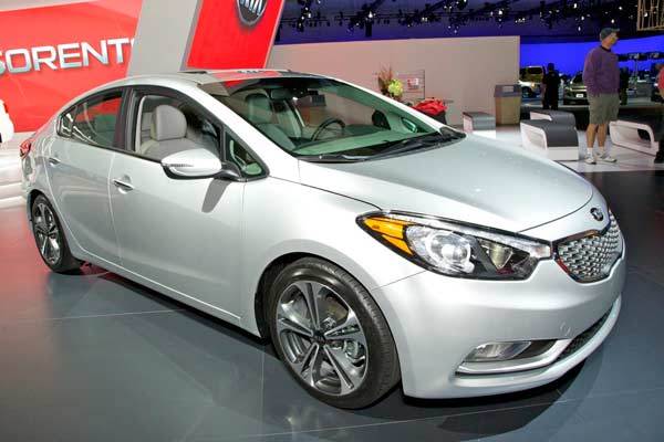 kia-forte-show-exterior-600-600-001