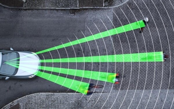 2014-volvo-pedestrian-and-cyclist-detection-system1-600-001