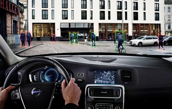 2014-volvo-pedestrian-and-cyclist-detraction-system2-600-001