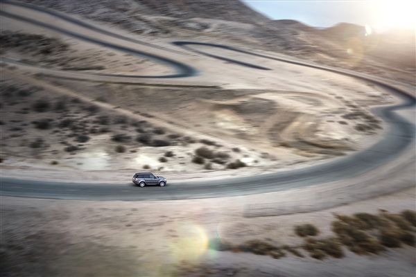 lr_range_rover_sport_dynamic_06-600-001