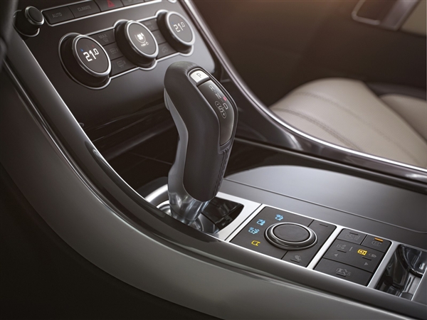 lr_range_rover_sport_interior_08-600-001
