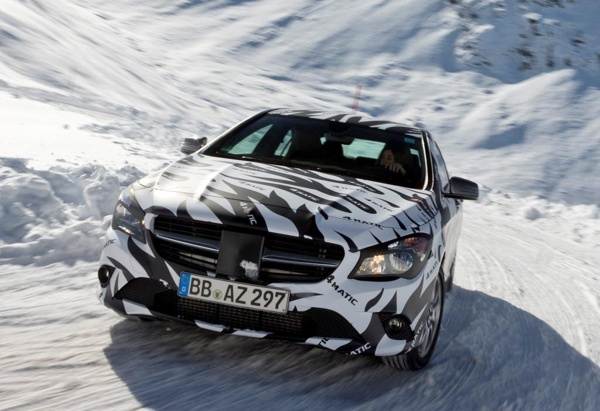 2014-mercedes-bnez-cls250-4matic-spy-pic-front-action-600-001