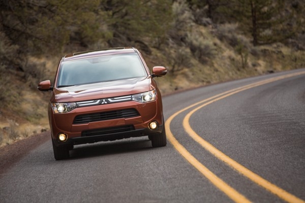 14_outlander_exterior-12-600-001