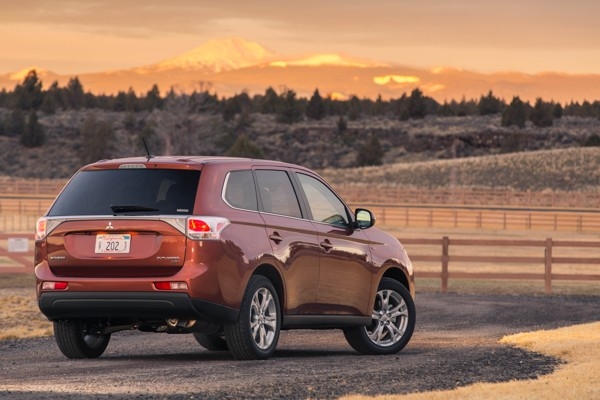 14_outlander_exterior-22-600-001