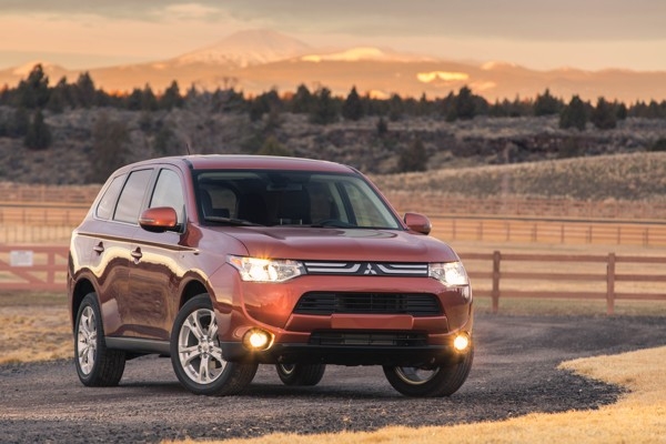 14_outlander_exterior-23-600-001