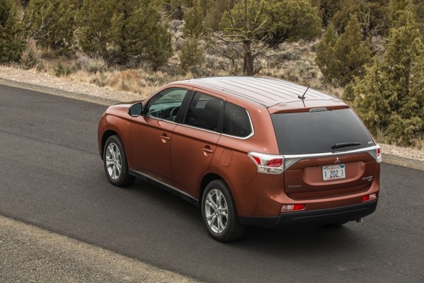 14_outlander_exterior-34-600-001