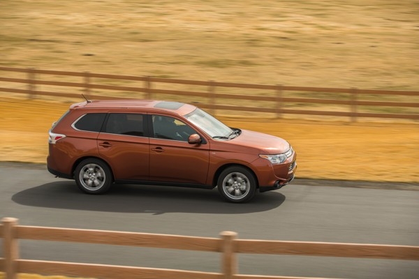 14_outlander_exterior-40-600-001