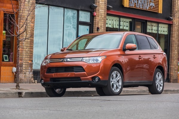 14_outlander_exterior-44-600-001