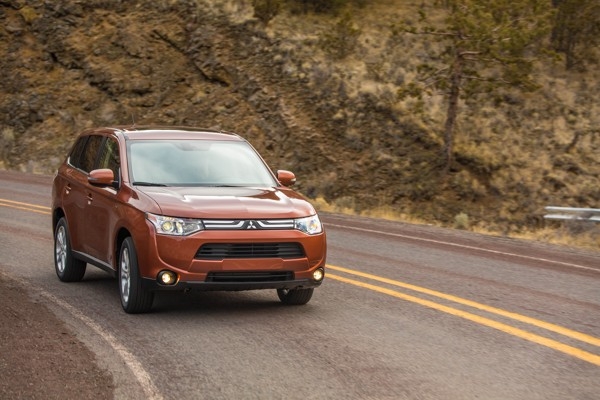 14_outlander_exterior-9-600-001