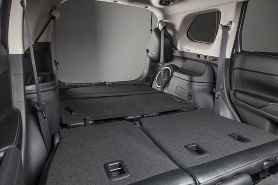 2014-outlander-fold-flat-cargo-600-001