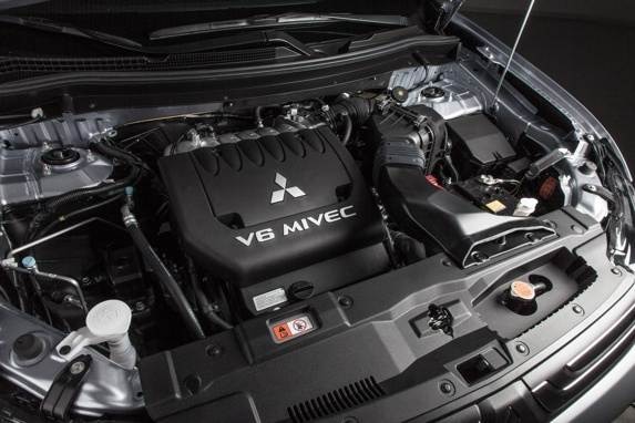 2014-outlander-gt-v6-engine-600-001