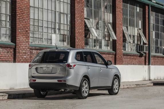 2014-outlander-gt_11-600-001