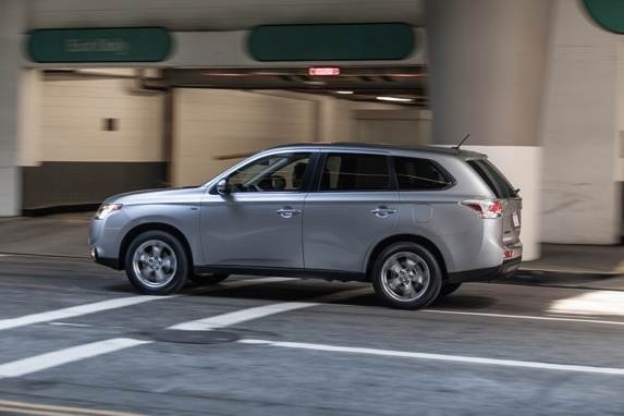 2014-outlander-gt_22-600-001