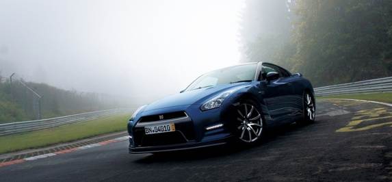 2013_nissan_gtr_02-600-001