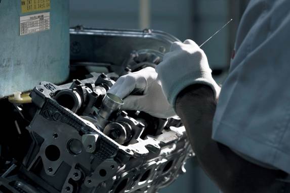 2013_nissan_gtr_03-600-001