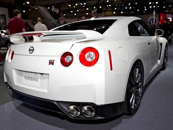 nissan-gt-r-rear-600-600-001