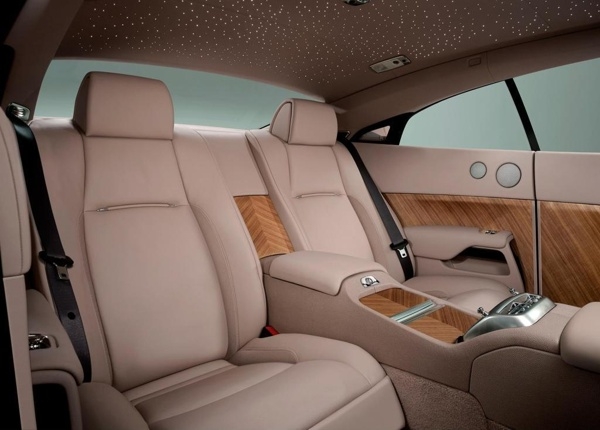 2014-rolls-royce-wraith-rear-seat-detail2-600-001