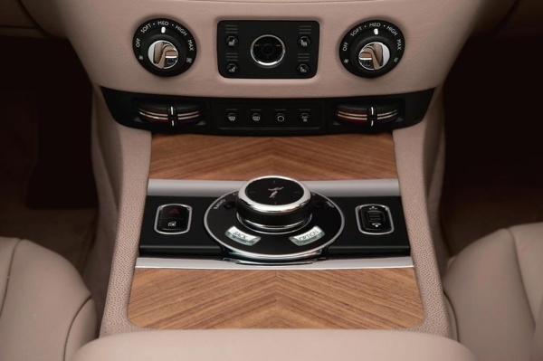 2014-rolls-royce-wraith-spirit-of-ecstasy-controller-detail-600-001