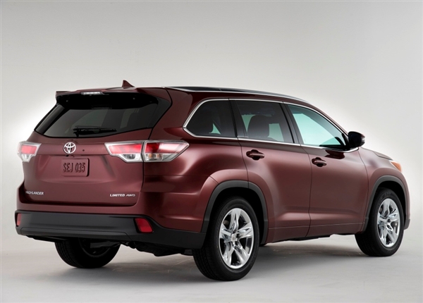 2014-toyota-hignlander-rear-static-600-001