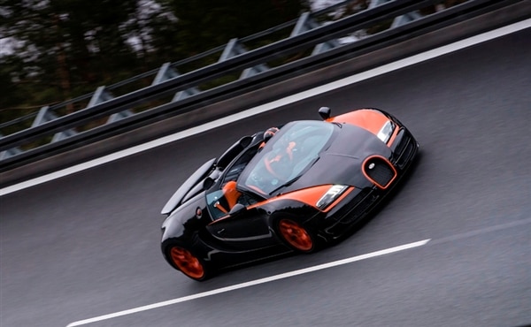 bugatti-164-veyron-grand-sport-vitesse-front-pan-action2-600-001