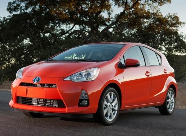 2013-toyota-prius-c-front-static-600-001