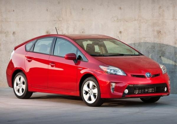 2013-toyota-prius-front-static2-600-001