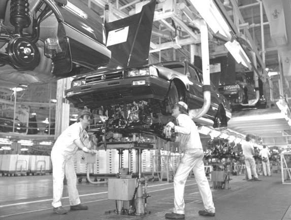 honda-30th-anniversary-in-us-1982-accord-engine-install-600-001