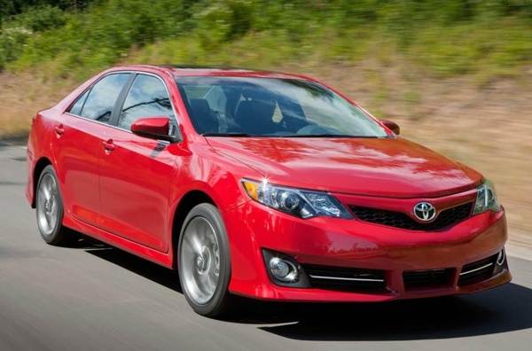 2012-toyota-camry-se-front-action-600-001