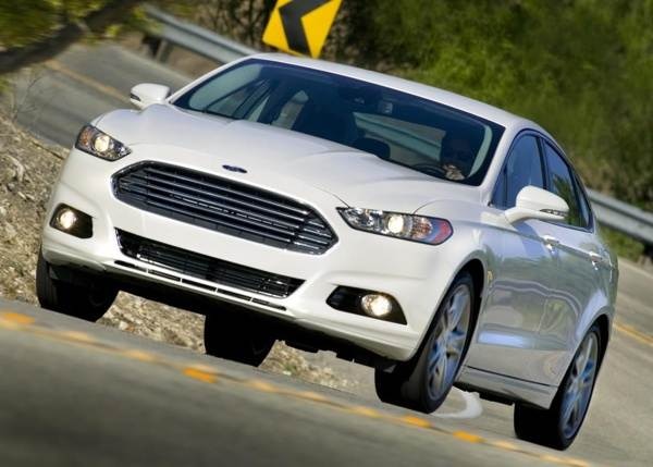 2013-ford-fusion-front-action-600-001
