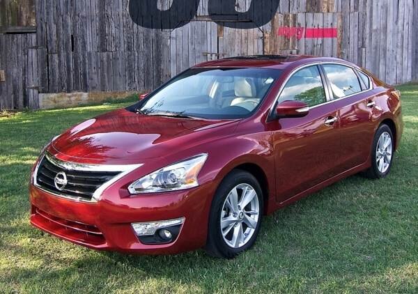 2013-nissan-altima-4-door-front-static-600-001