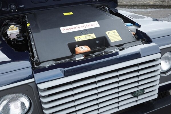 654059_electric_defender_13my_280213_05-600-001