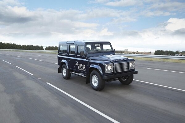 654070_electric_defender_13my_280213_08-600-001