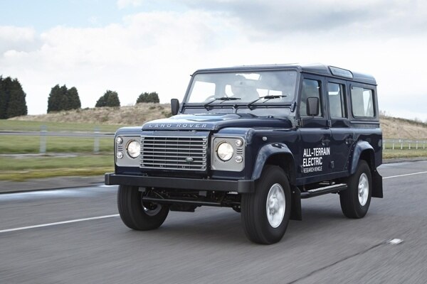 654071_electric_defender_13my_280213_09-600-001