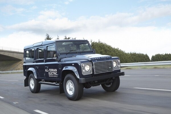 654075_electric_defender_13my_280213_07-600-001