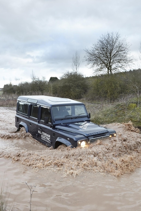 654083_electric_defender_13my_280213_11-600-001