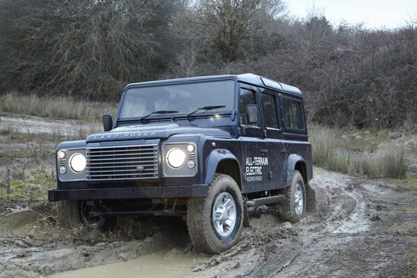 654086_electric_defender_13my_280213_13-600-001