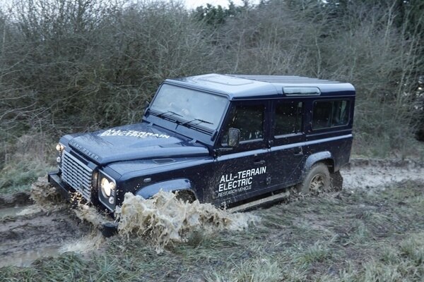 654091_electric_defender_13my_280213_14-600-001