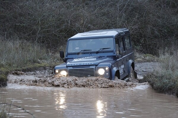654094_electric_defender_13my_280213_16-600-001