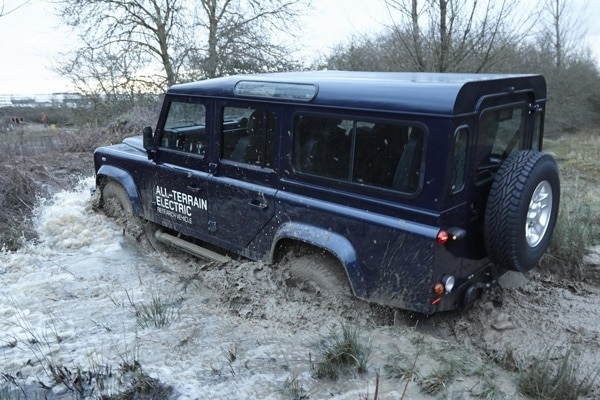 654095_electric_defender_13my_280213_15-600-001