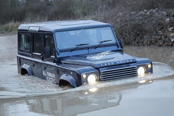654103_electric_defender_13my_280213_19-600-001