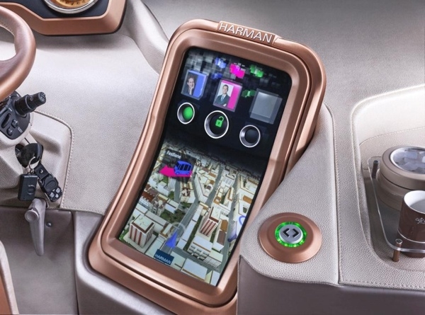 rinspeed-micromax-harman-display-detail-600-001