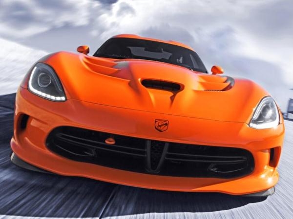 2014-srt-viper-ta-head-on-action-600-001