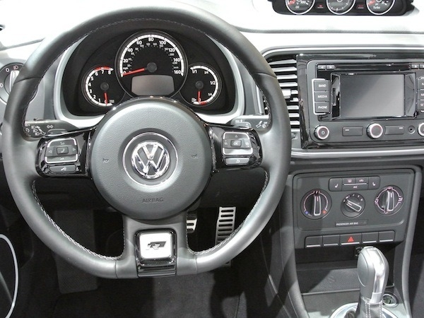 volkswagen-beetle-r-line-show-(10)-600-001