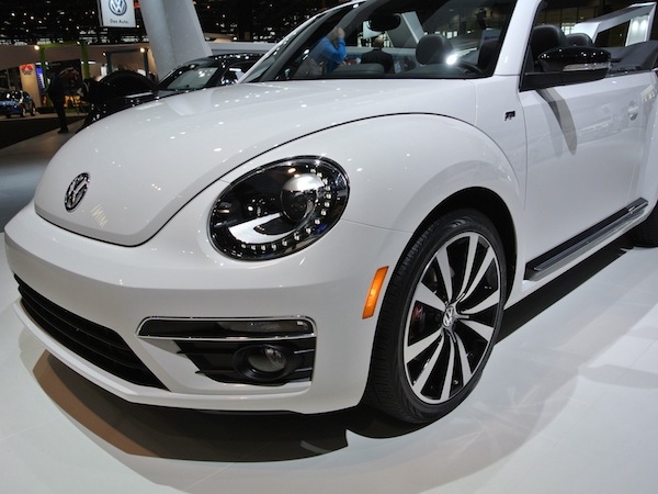 volkswagen-beetle-r-line-show-(2)-600-001
