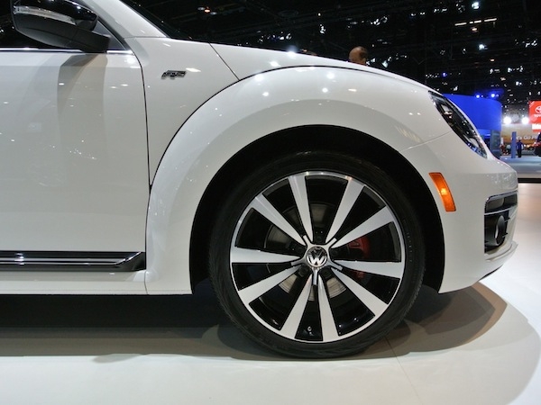 volkswagen-beetle-r-line-show-(4)-600-001
