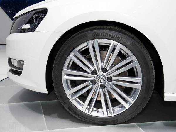 2013-vw-passat-sport-(1)-600-001