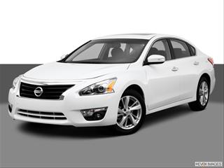 2013 Nissan Altima Front angle medium view