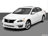 2013 Nissan Altima Front angle view photo